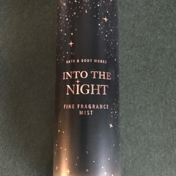 Bath & Body Works Into The Night Fine Fragrance Mist 8 fl oz/236 ml - Picture 11 of 16